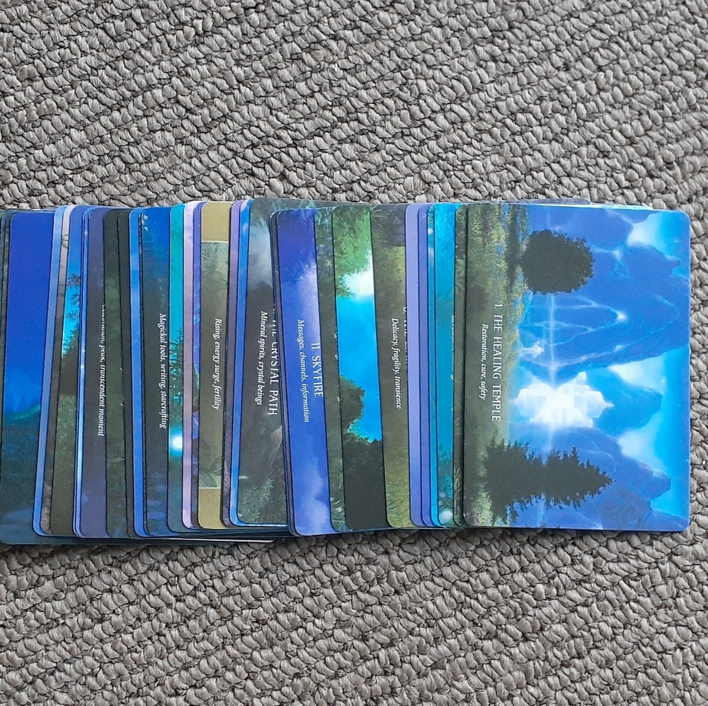 Oracle of the Hidden Worlds A 44-Card Deck - Picture 3 of 7